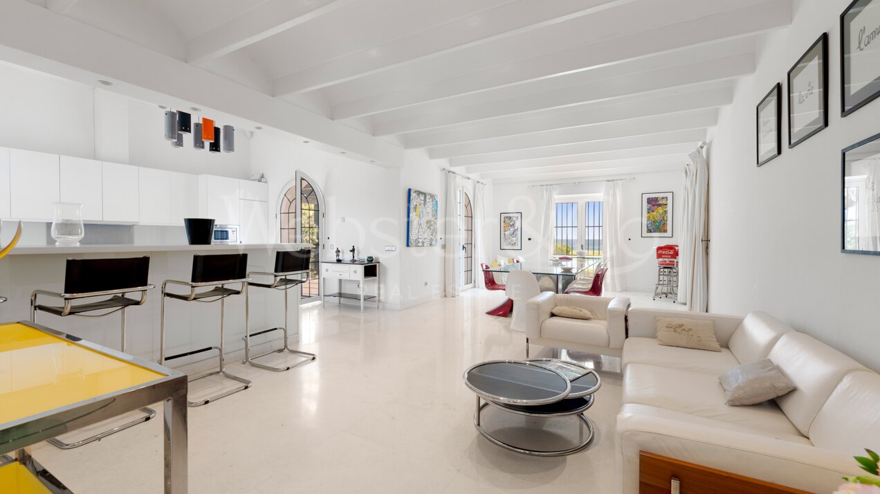 Villa Alcazar - Grand Beachfront Home, Estepona