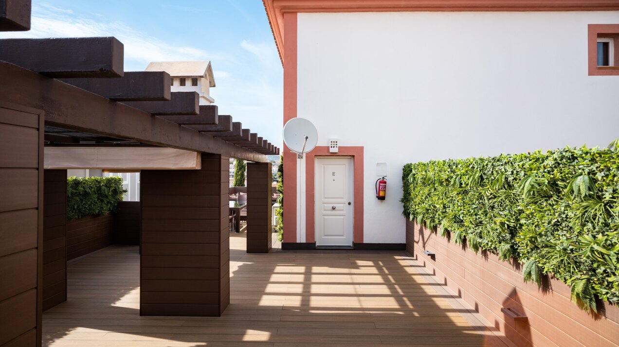 Stunning south facing duplex penthouse in sought after urbanisation in Estepona