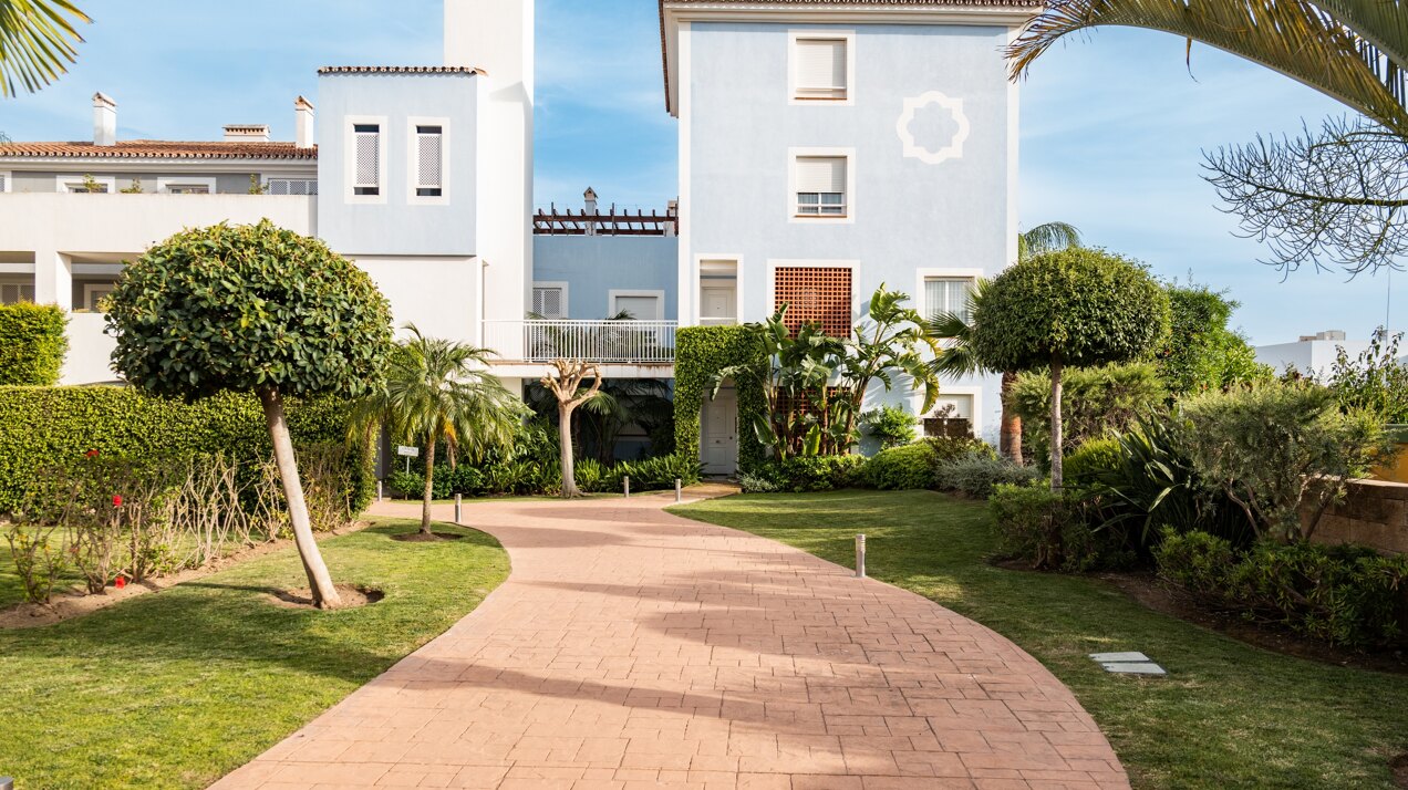 Stunning south facing duplex penthouse in sought after urbanisation in Estepona