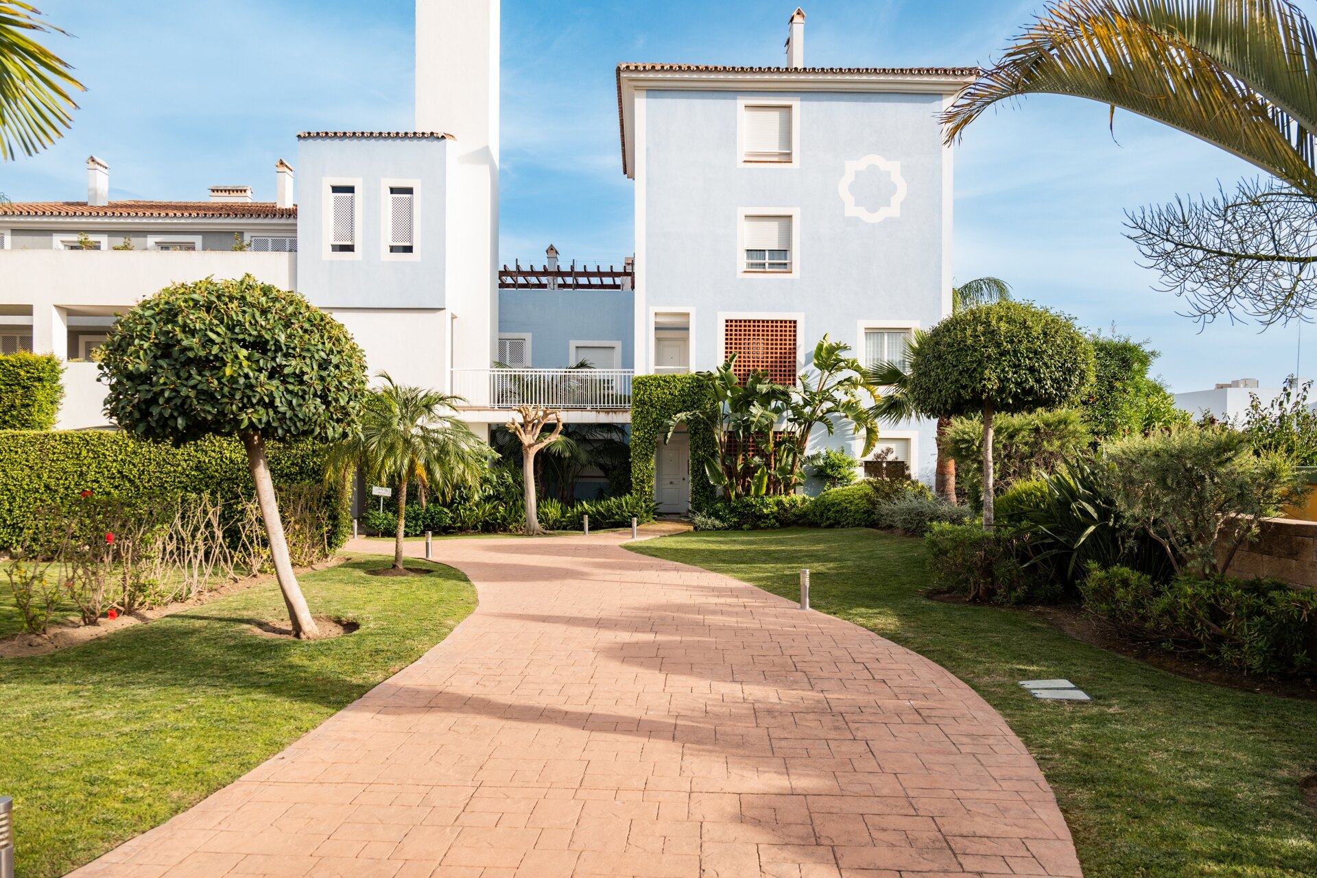 Stunning south facing duplex penthouse in sought after urbanisation in Estepona