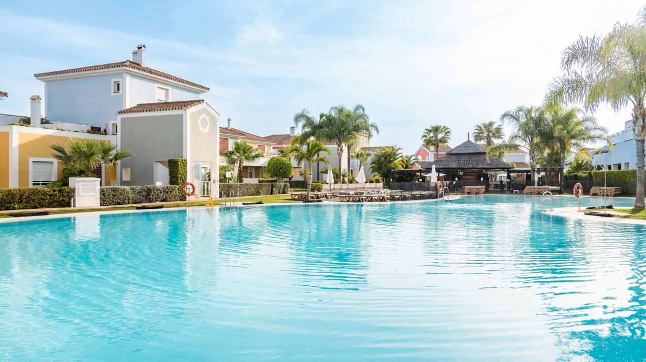 Stunning south facing duplex penthouse in sought after urbanisation in Estepona