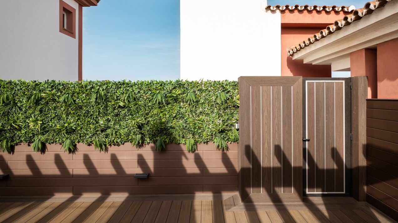 Stunning south facing duplex penthouse in sought after urbanisation in Estepona