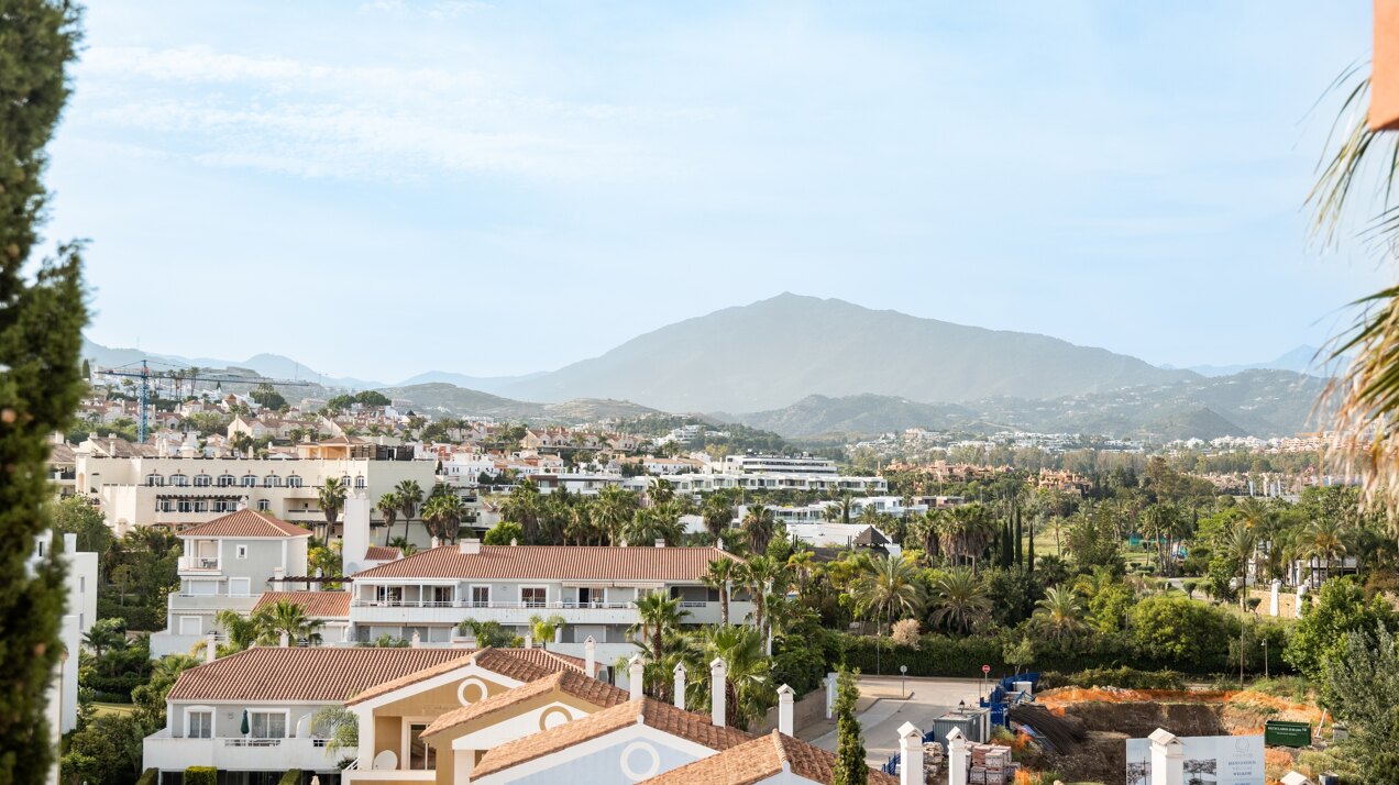 Stunning south facing duplex penthouse in sought after urbanisation in Estepona