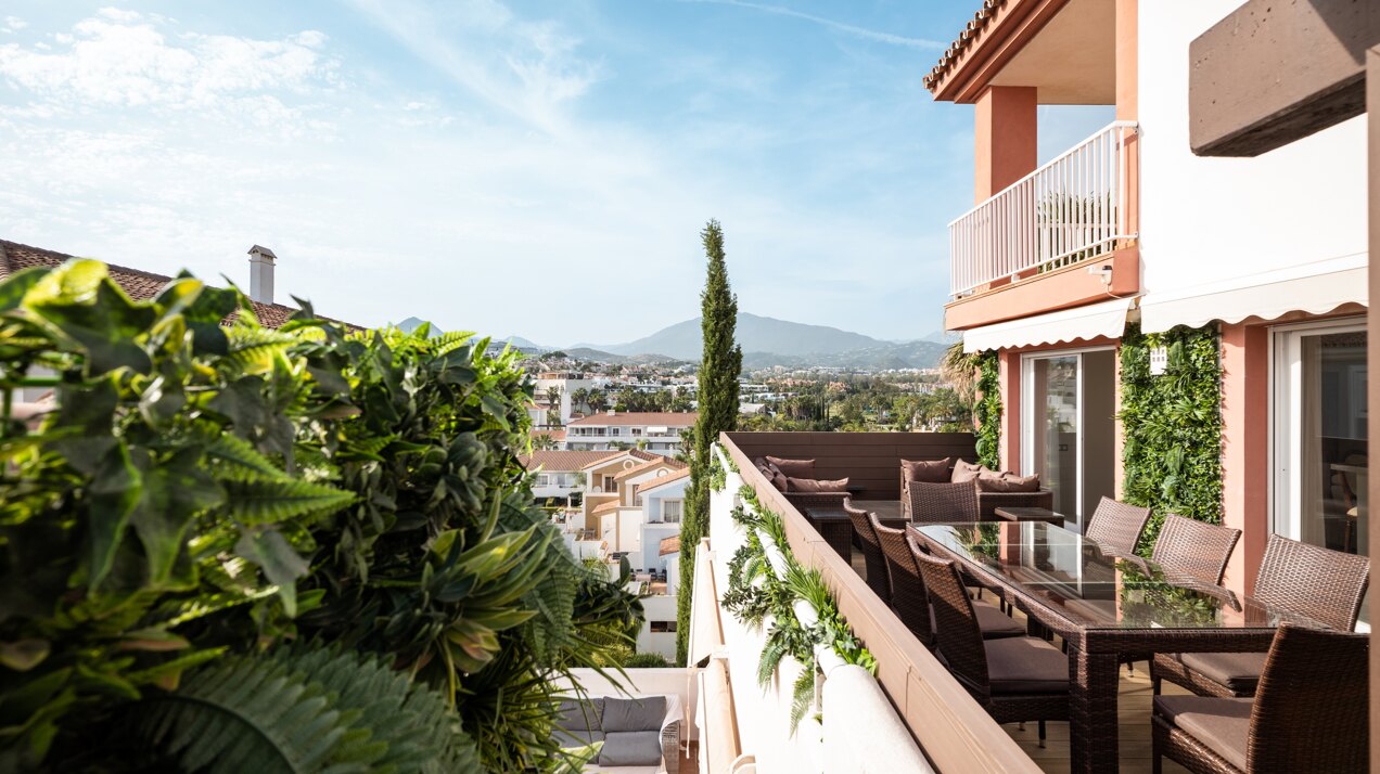 Stunning south facing duplex penthouse in sought after urbanisation in Estepona