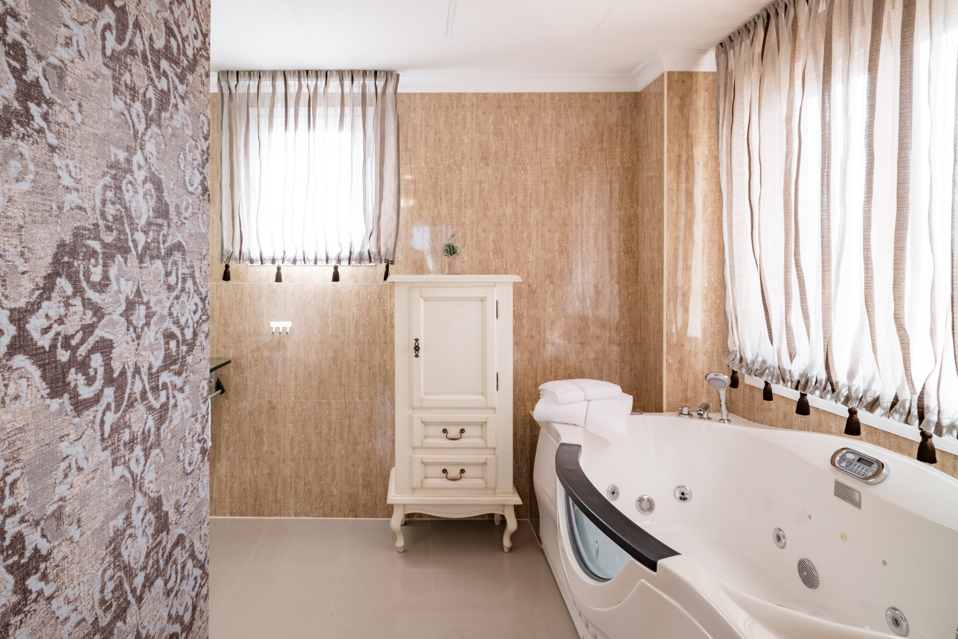 Stunning south facing duplex penthouse in sought after urbanisation in Estepona