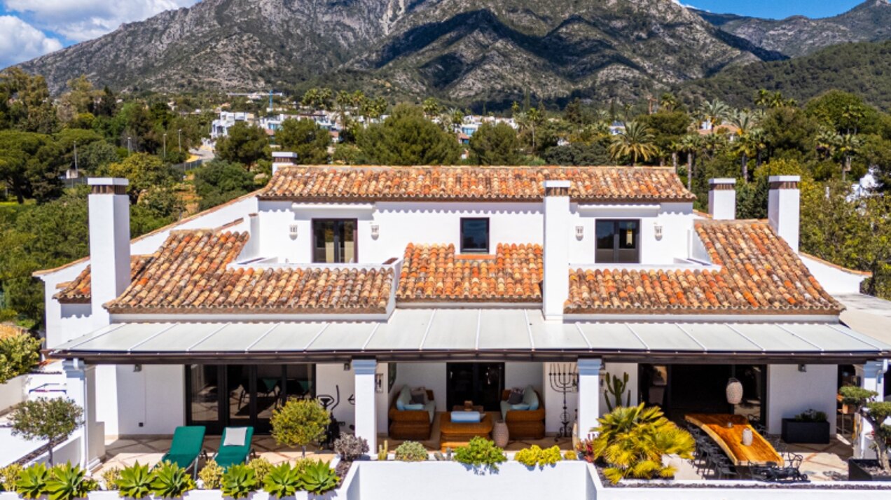 Incredible 4 bedroom duplex penthouse within prestigious gated community offers stunning views