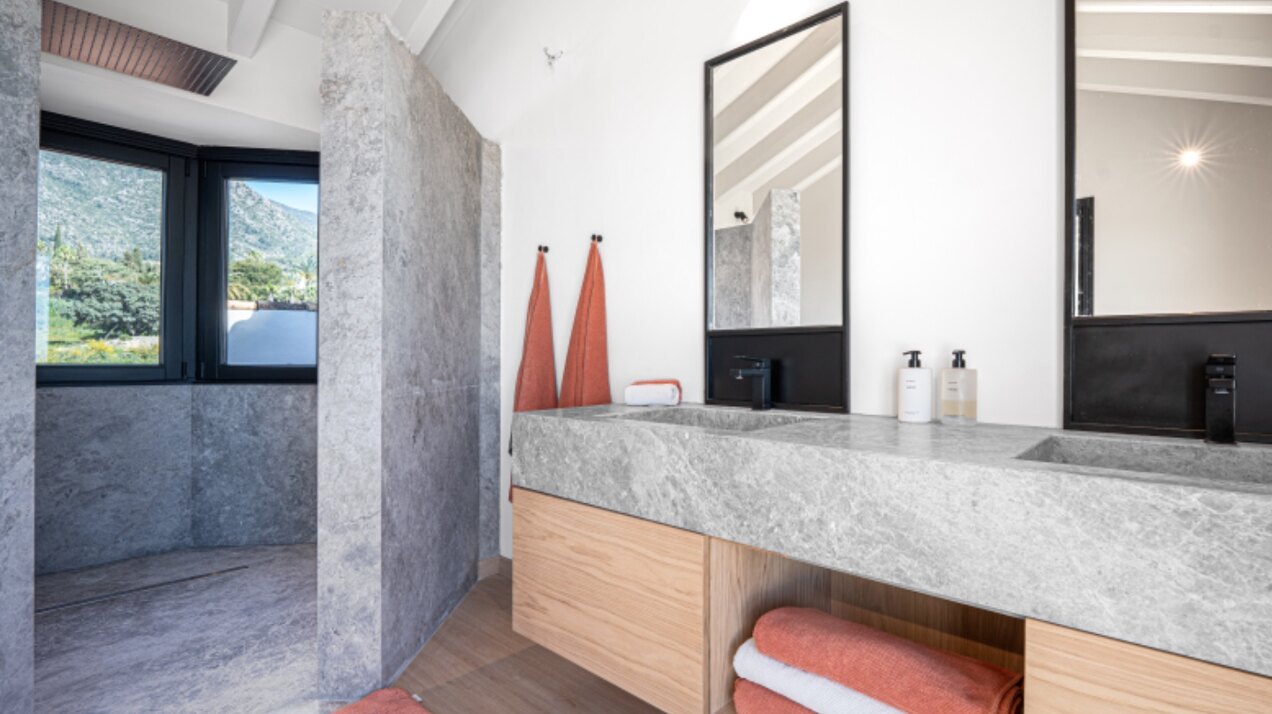 Incredible 4 bedroom duplex penthouse within prestigious gated community offers stunning views