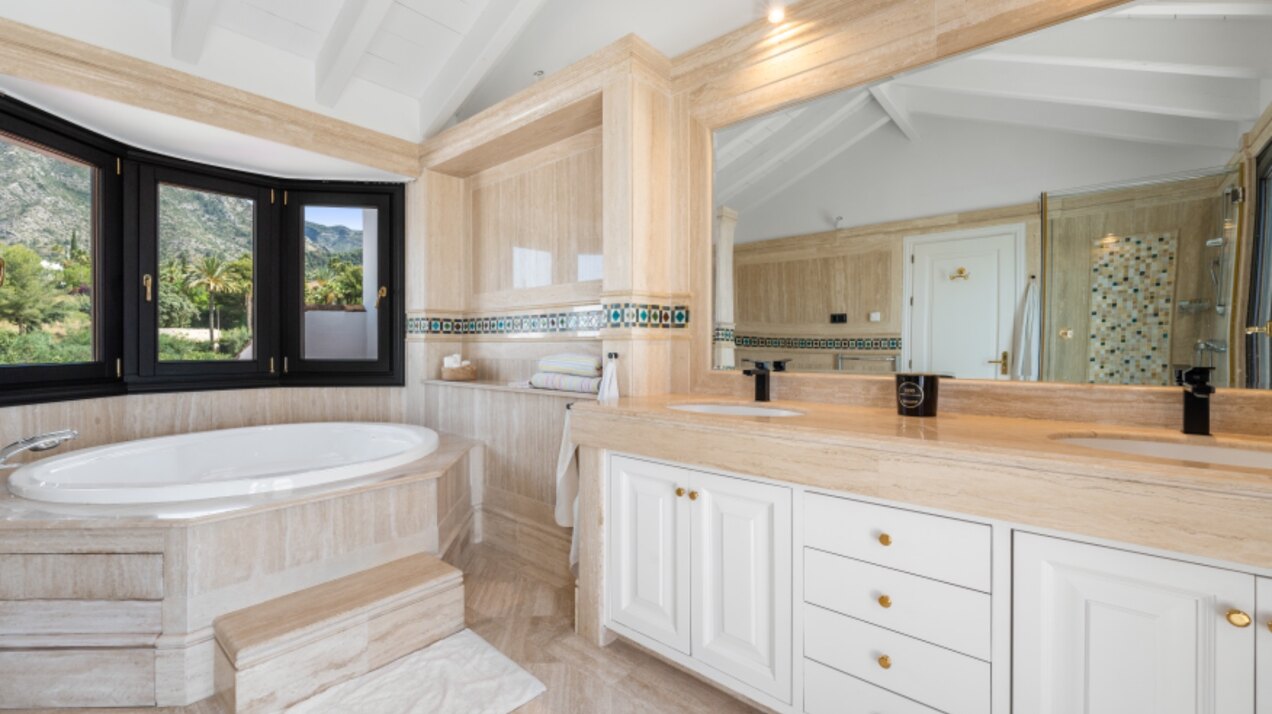 Incredible 4 bedroom duplex penthouse within prestigious gated community offers stunning views
