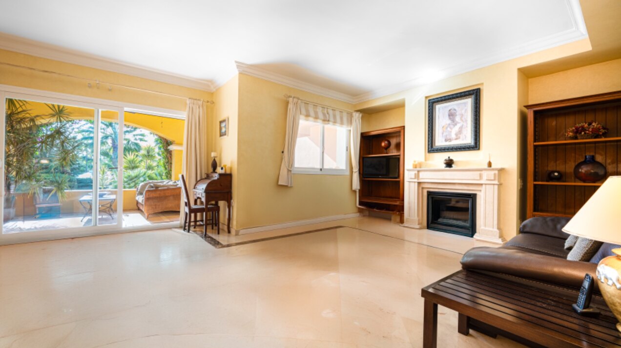Stately 4 bedroom townhouse in quiet leafy streets in a renowned gated community is chic & welcoming