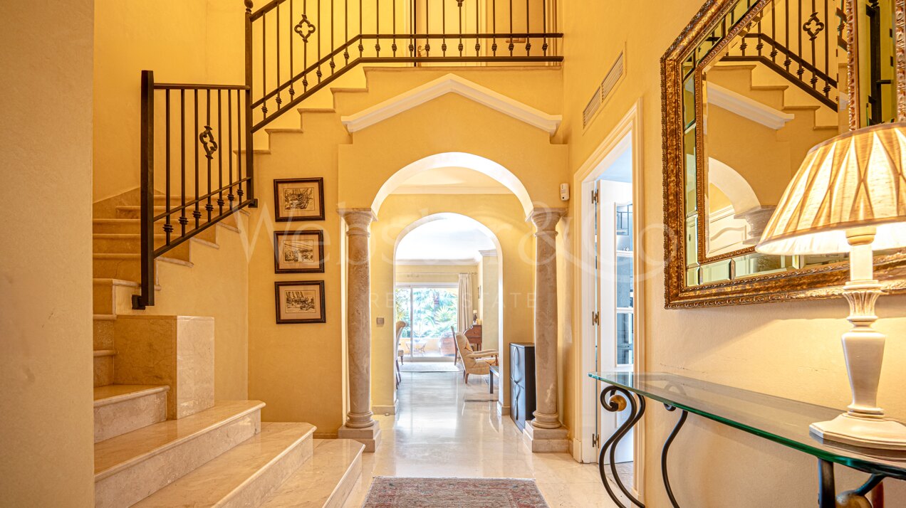 Stately townhouse in quiet & prestigious enclave
