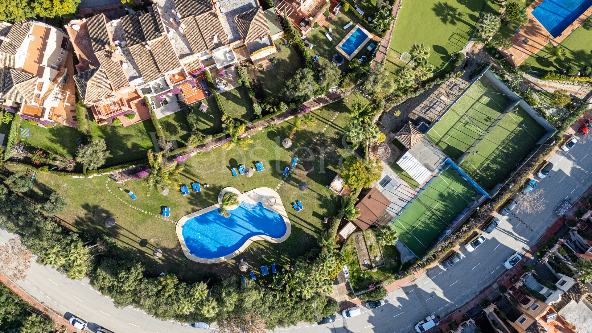 Casa adosada en enclave de élite, tranquilo y distinguido
