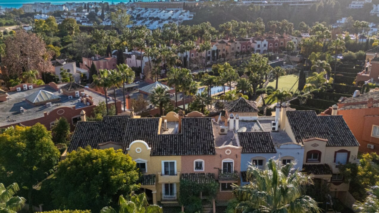Stately 4 bedroom townhouse in quiet leafy streets in a renowned gated community is chic & welcoming