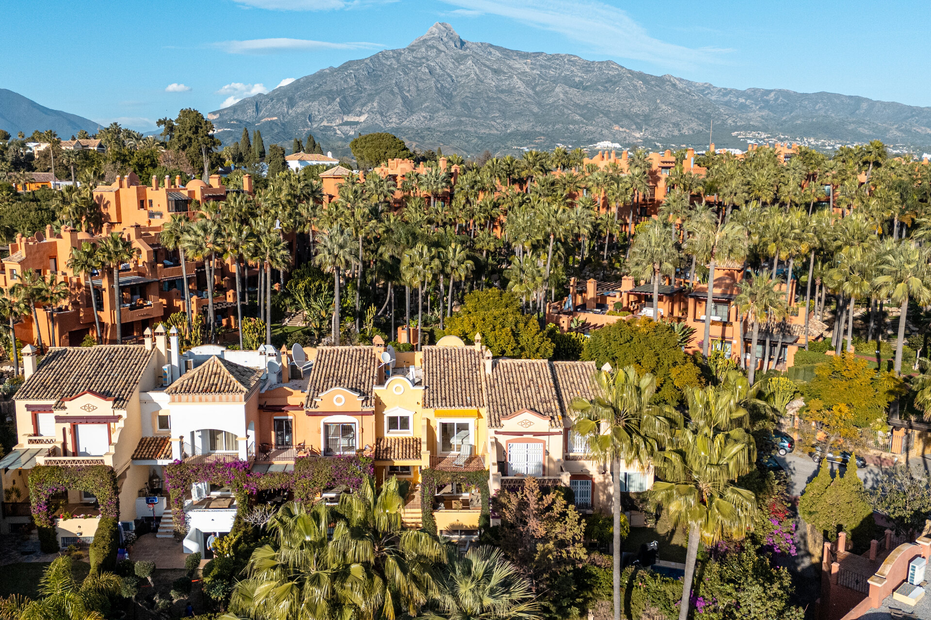Stately townhouse in quiet & prestigious enclave