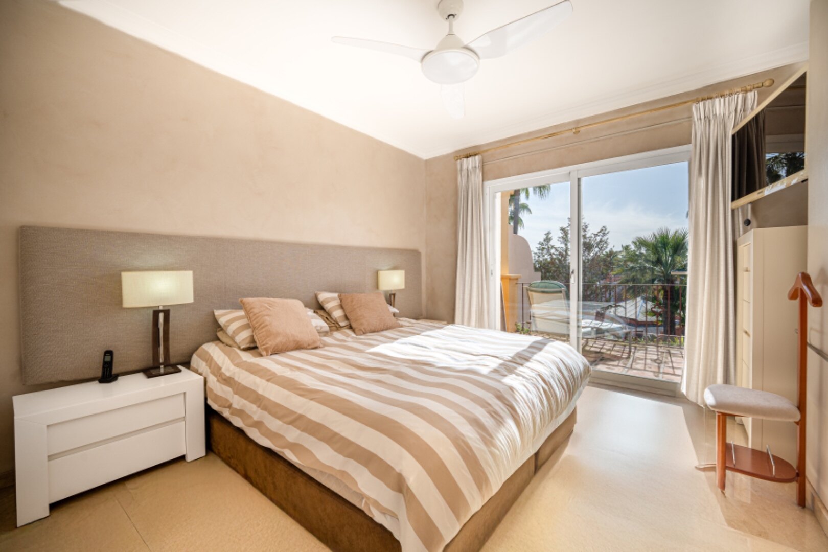Stately 4 bedroom townhouse in quiet leafy streets in a renowned gated community is chic & welcoming