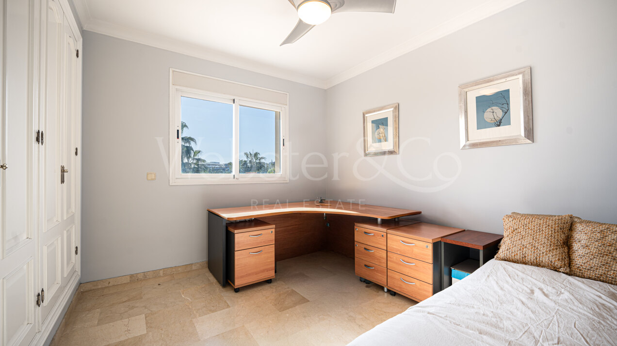 Stately townhouse in quiet & prestigious enclave