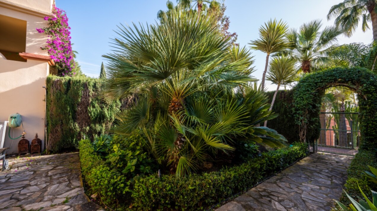 Stately 4 bedroom townhouse in quiet leafy streets in a renowned gated community is chic & welcoming
