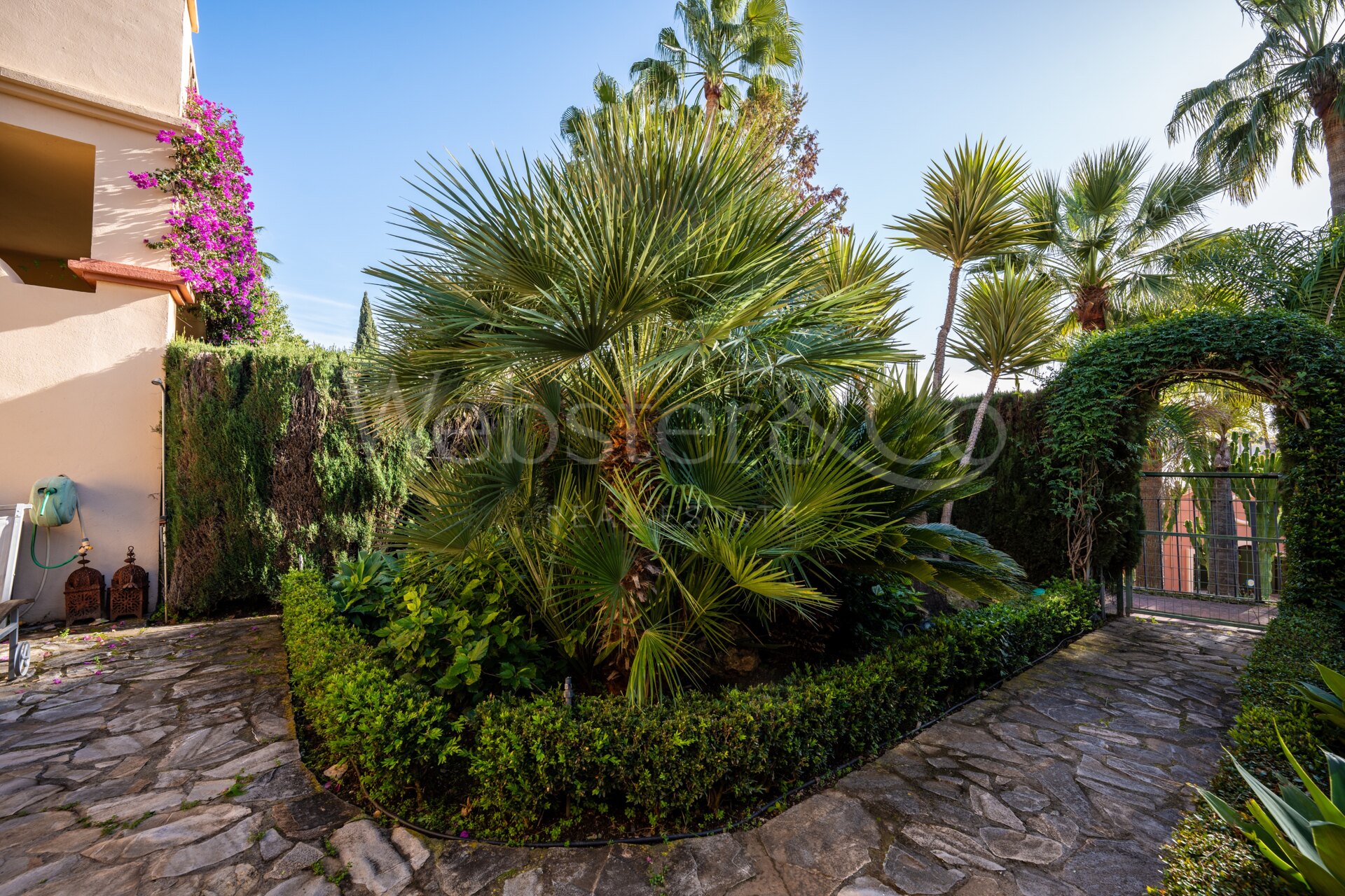 Casa adosada en enclave de élite, tranquilo y distinguido