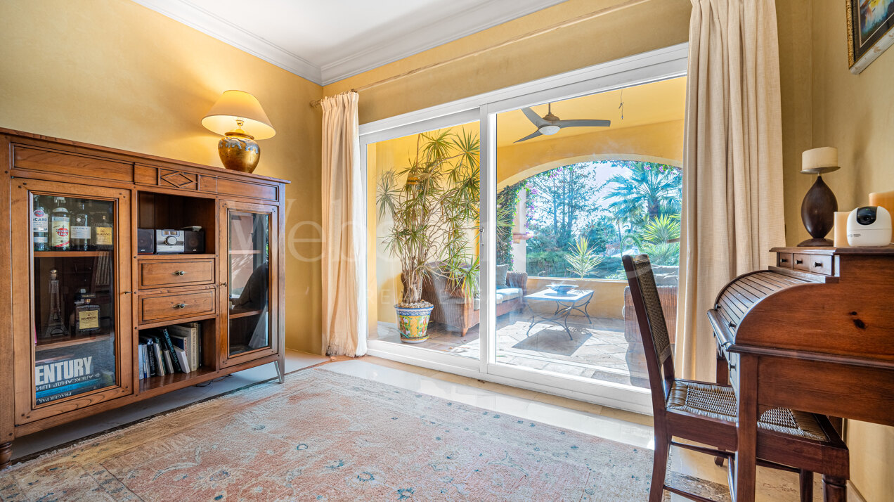 Stately townhouse in quiet & prestigious enclave
