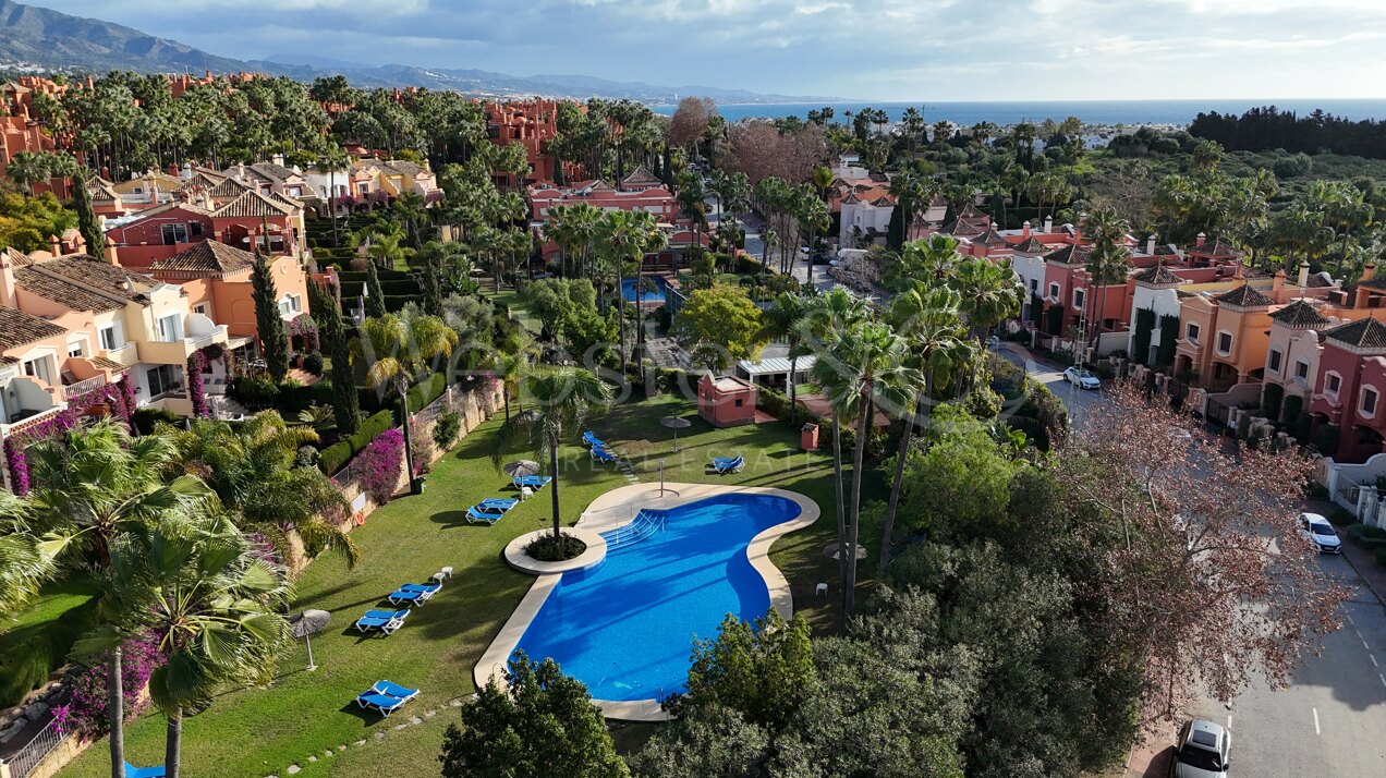 Stately townhouse in quiet & prestigious enclave