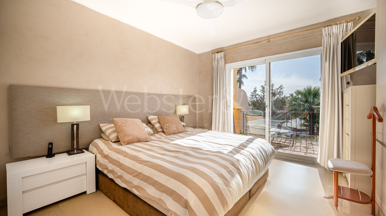 Stately townhouse in quiet & prestigious enclave