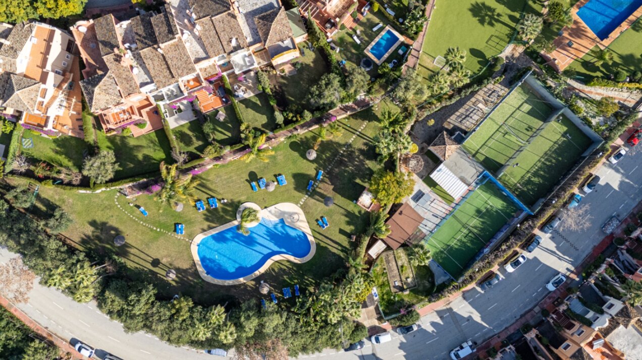 Stately 4 bedroom townhouse in quiet leafy streets in a renowned gated community is chic & welcoming