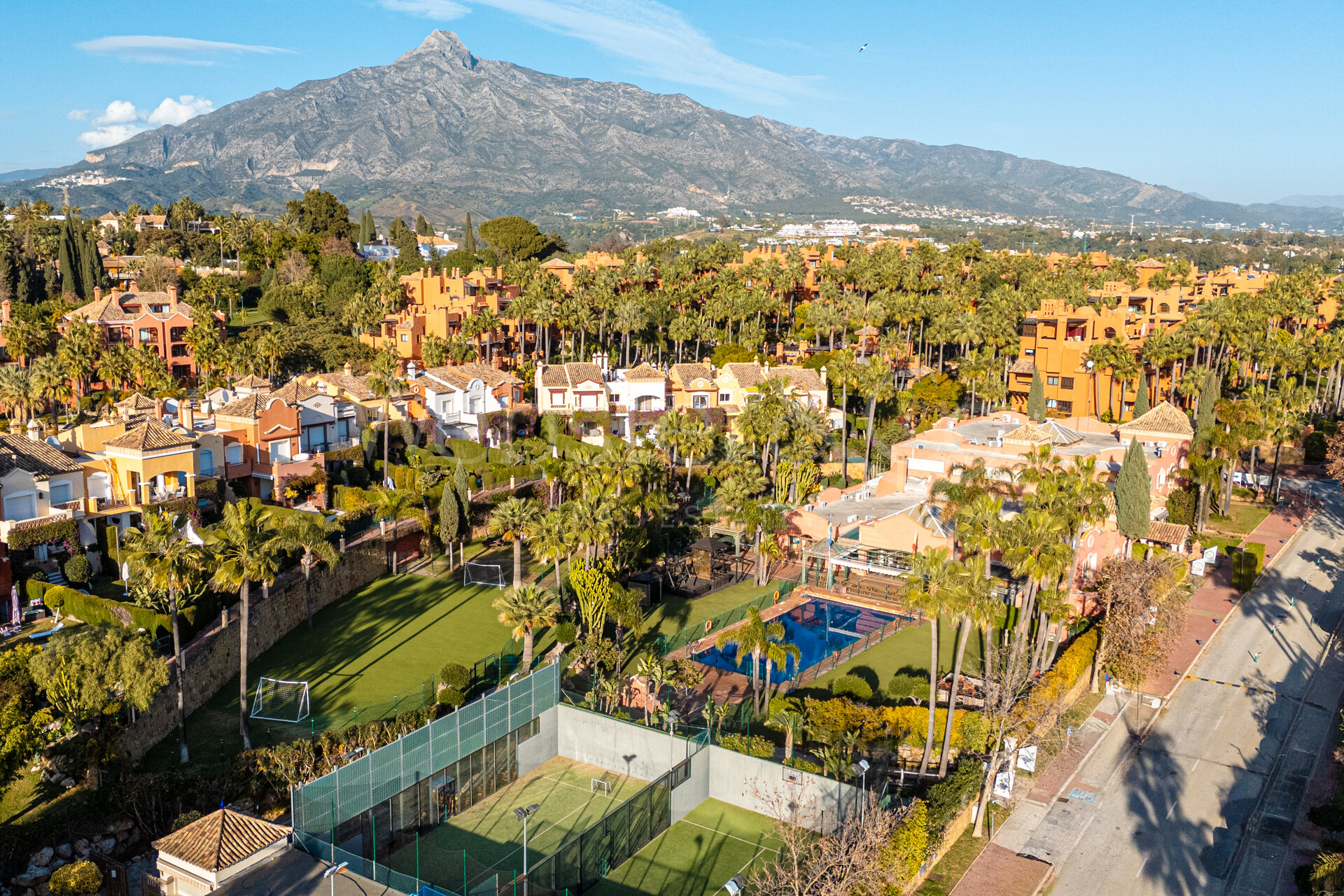 Casa adosada en enclave de élite, tranquilo y distinguido