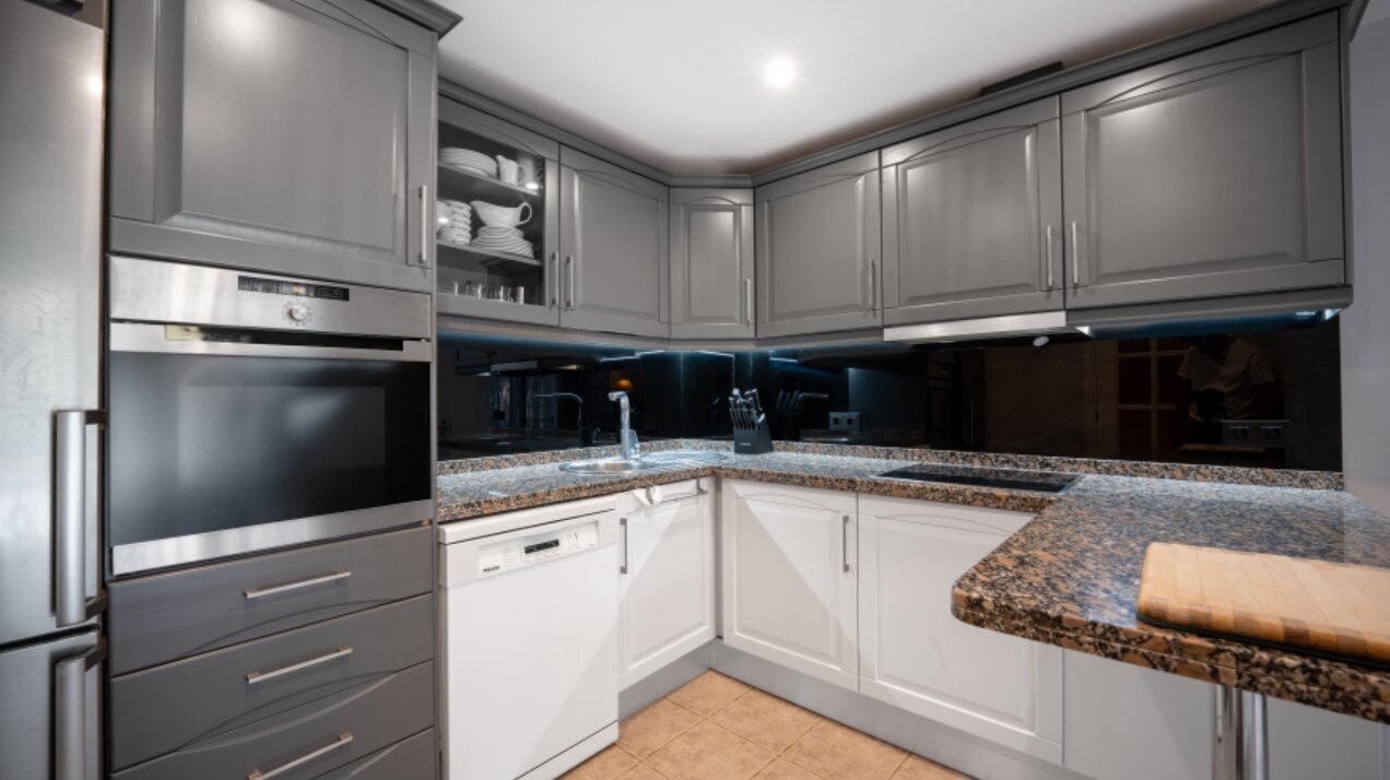 Stately 4 bedroom townhouse in quiet leafy streets in a renowned gated community is chic & welcoming