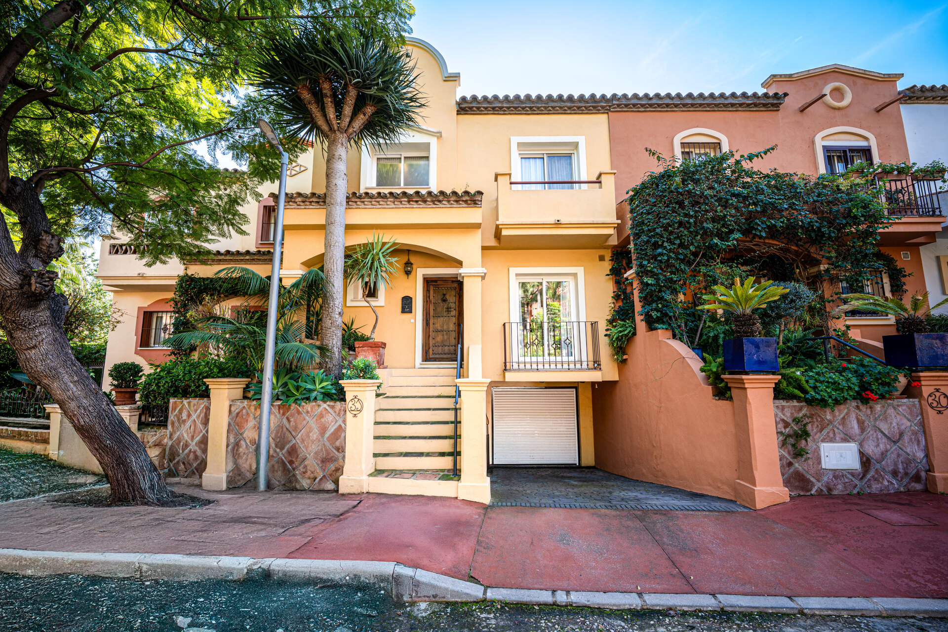 Stately townhouse in quiet & prestigious enclave