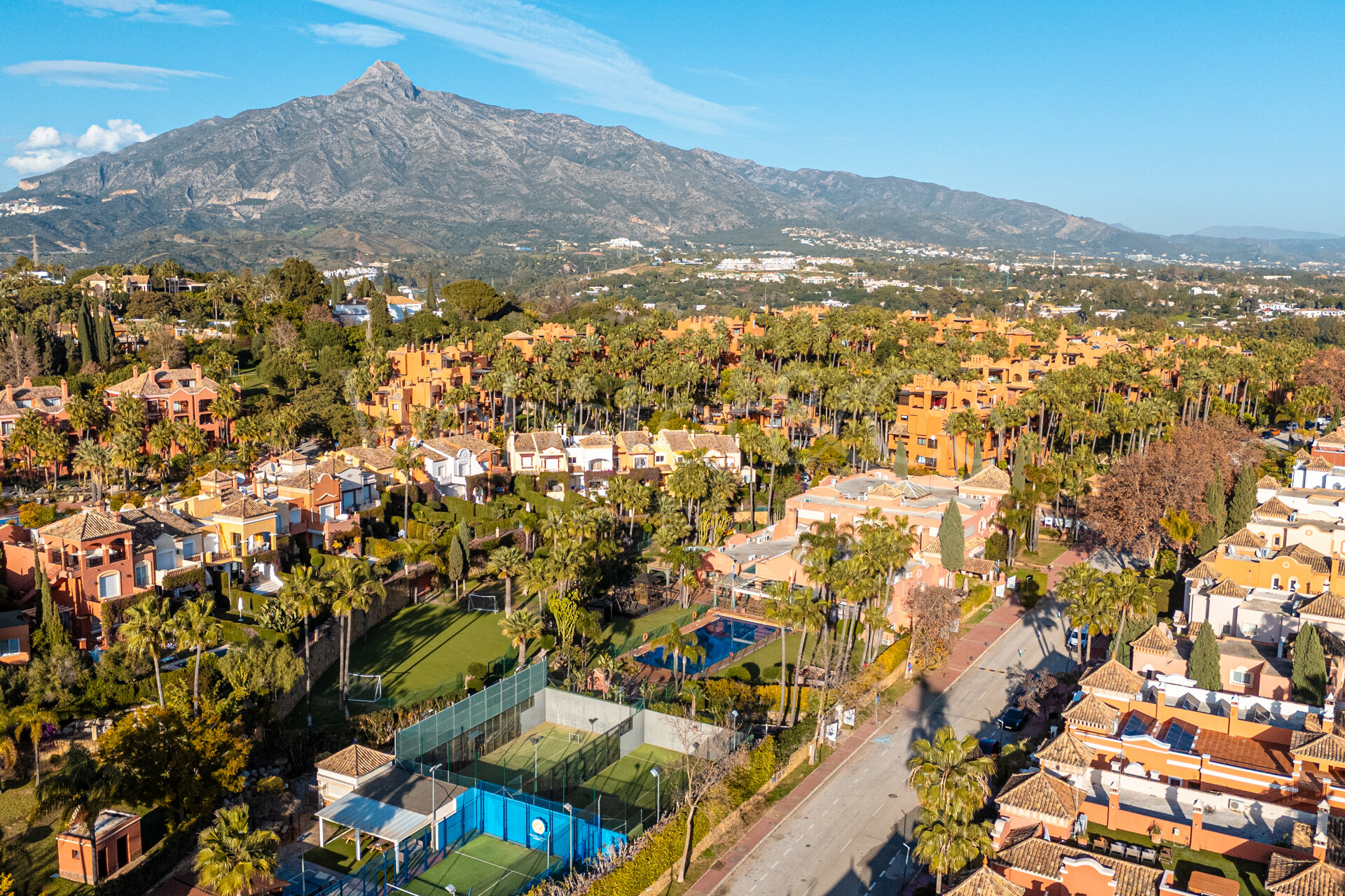 Casa adosada en enclave de élite, tranquilo y distinguido