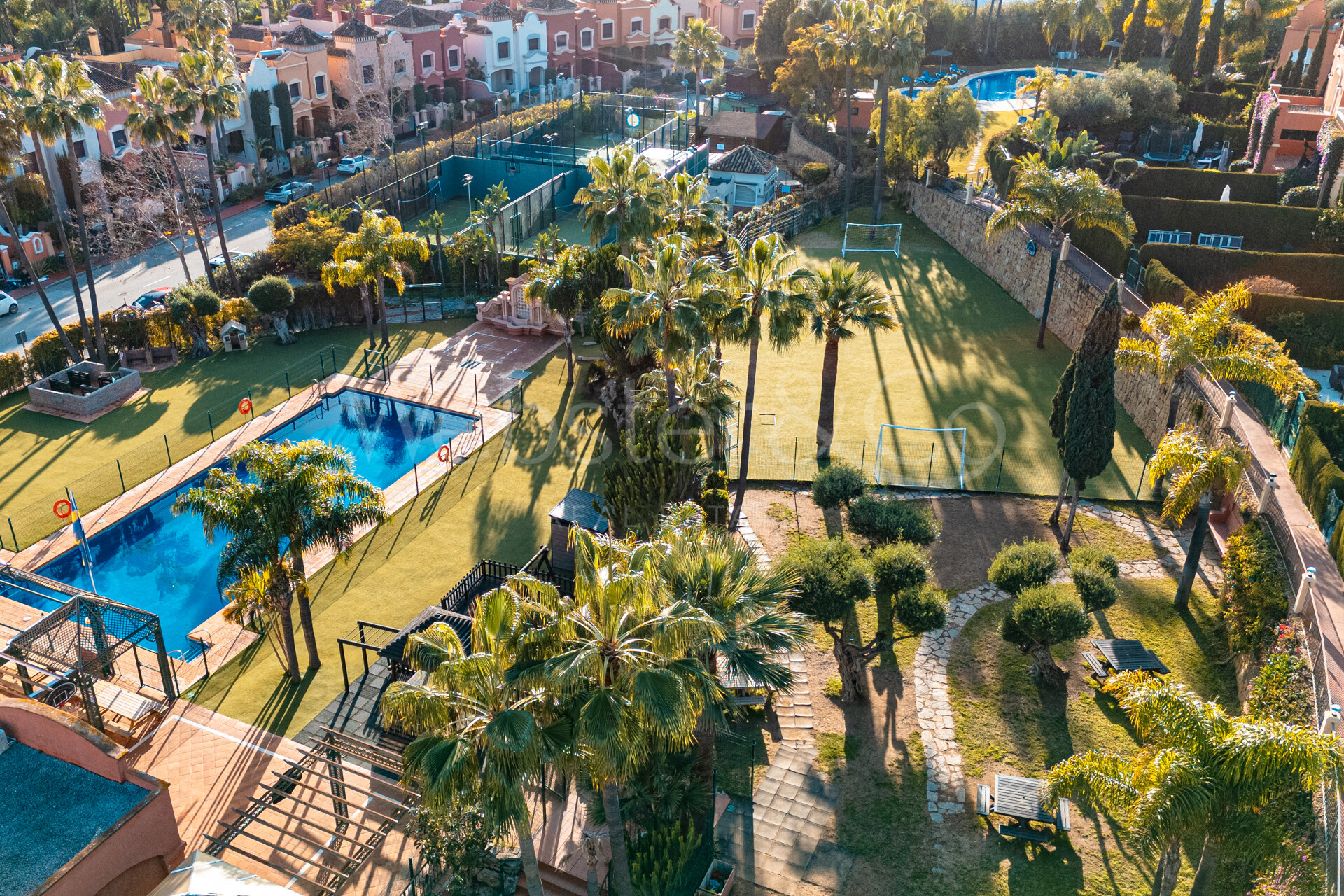 Casa adosada en enclave de élite, tranquilo y distinguido