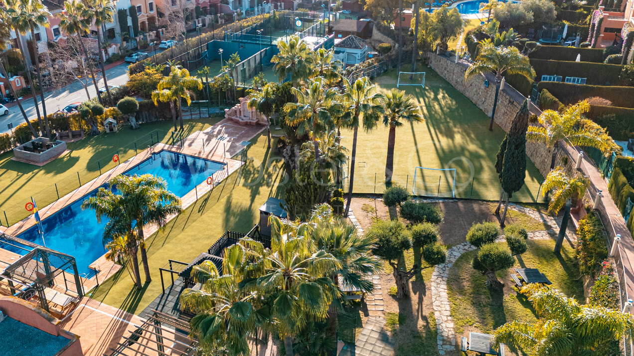 Stately townhouse in quiet & prestigious enclave