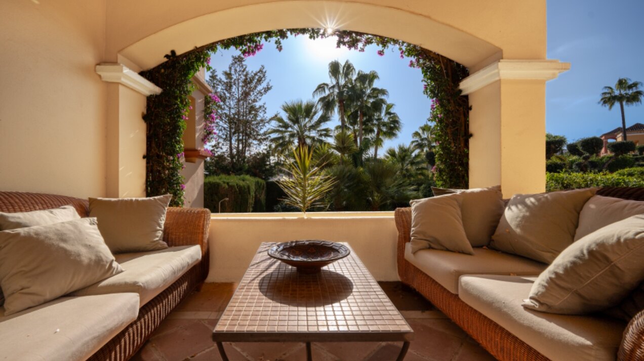 Stately 4 bedroom townhouse in quiet leafy streets in a renowned gated community is chic & welcoming