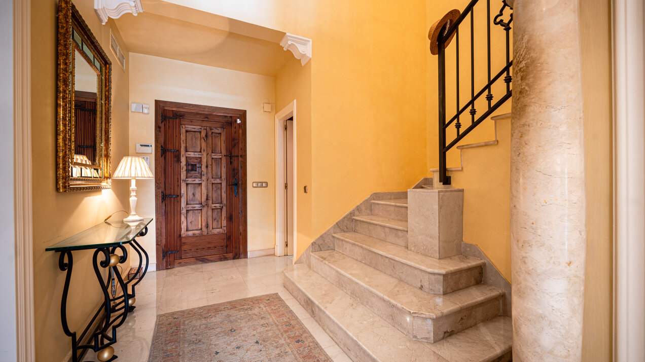 Stately townhouse in quiet & prestigious enclave