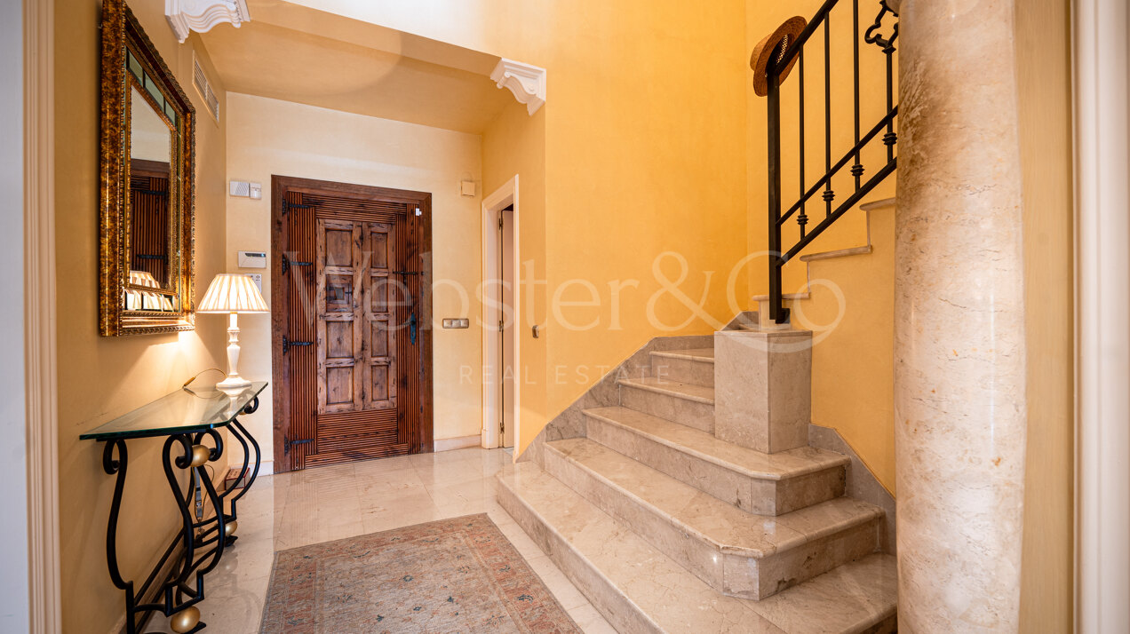 Stately townhouse in quiet & prestigious enclave