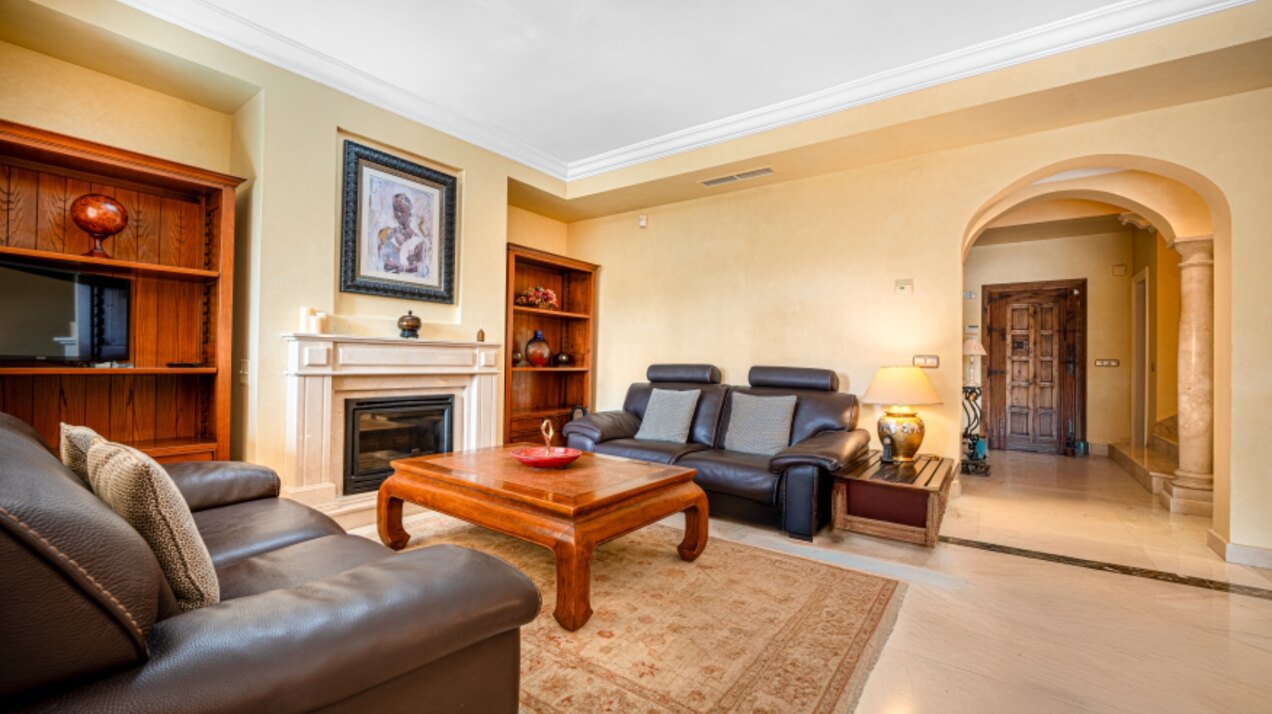 Stately 4 bedroom townhouse in quiet leafy streets in a renowned gated community is chic & welcoming
