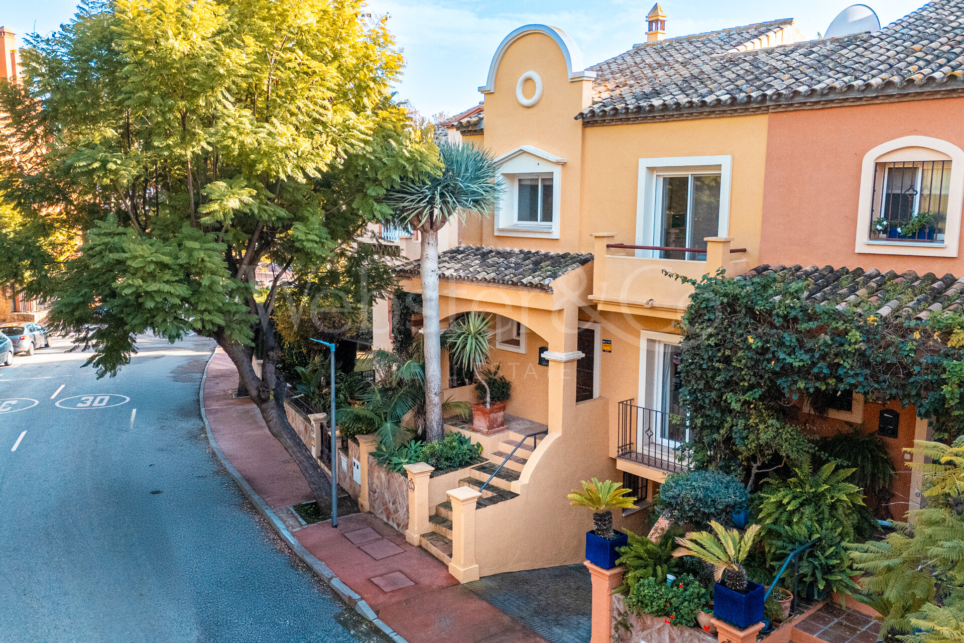 Casa adosada en enclave de élite, tranquilo y distinguido