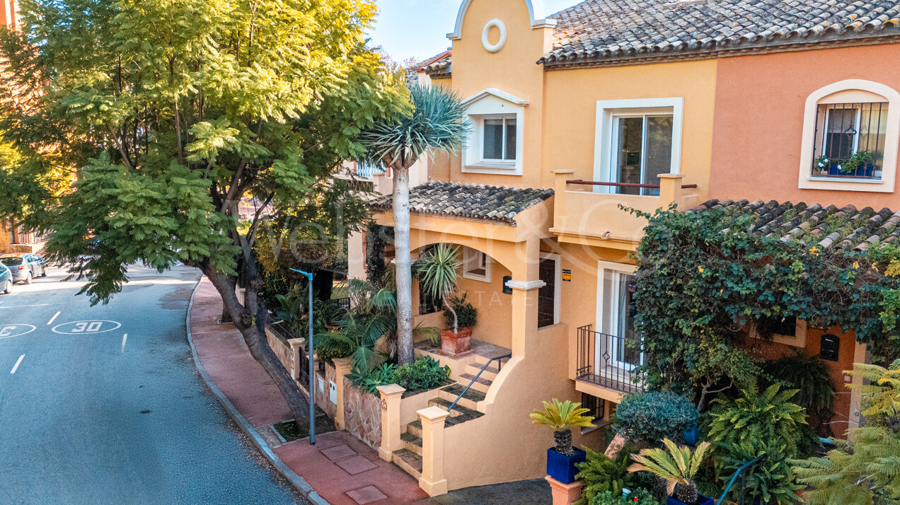 Stately townhouse in quiet & prestigious enclave