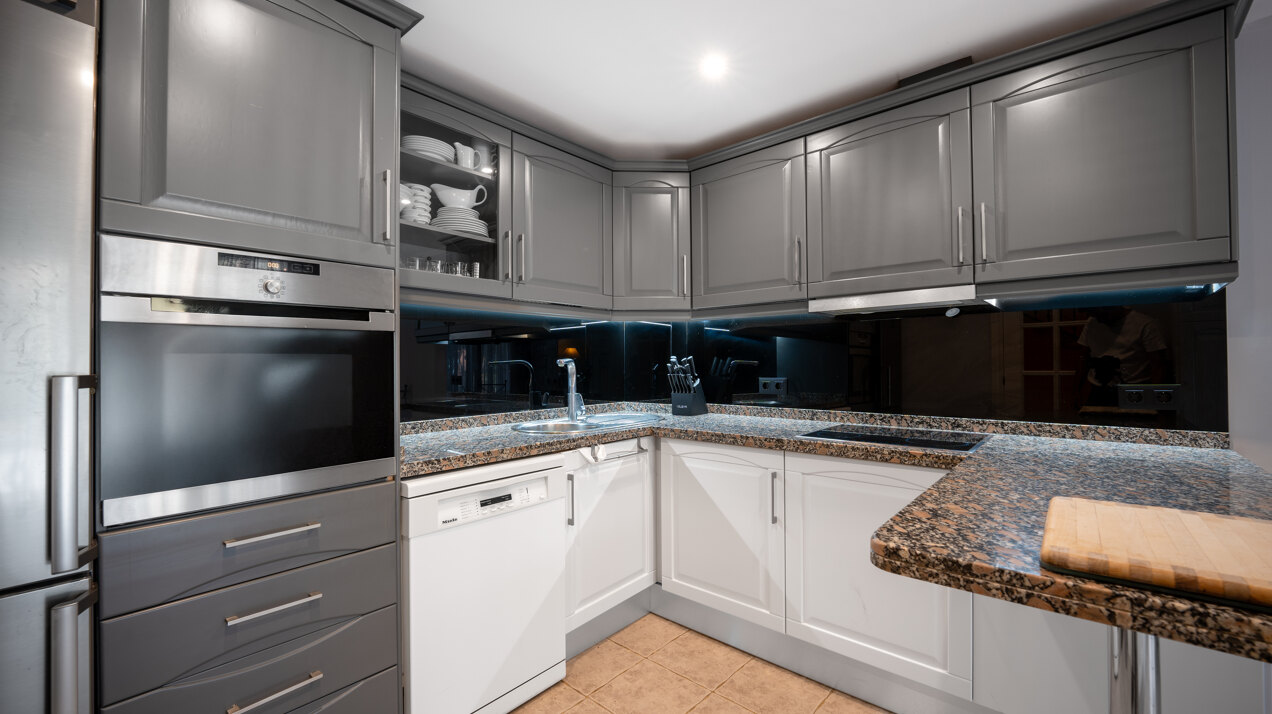 Stately townhouse in quiet & prestigious enclave