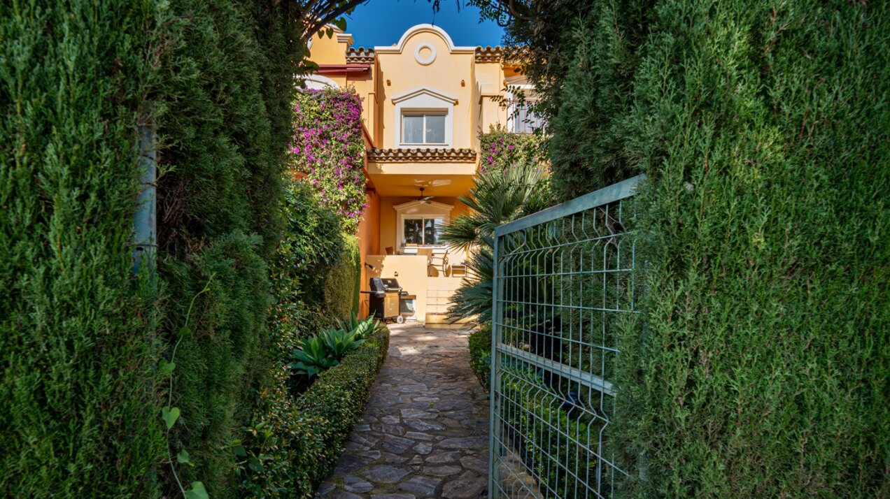 Stately 4 bedroom townhouse in quiet leafy streets in a renowned gated community is chic & welcoming