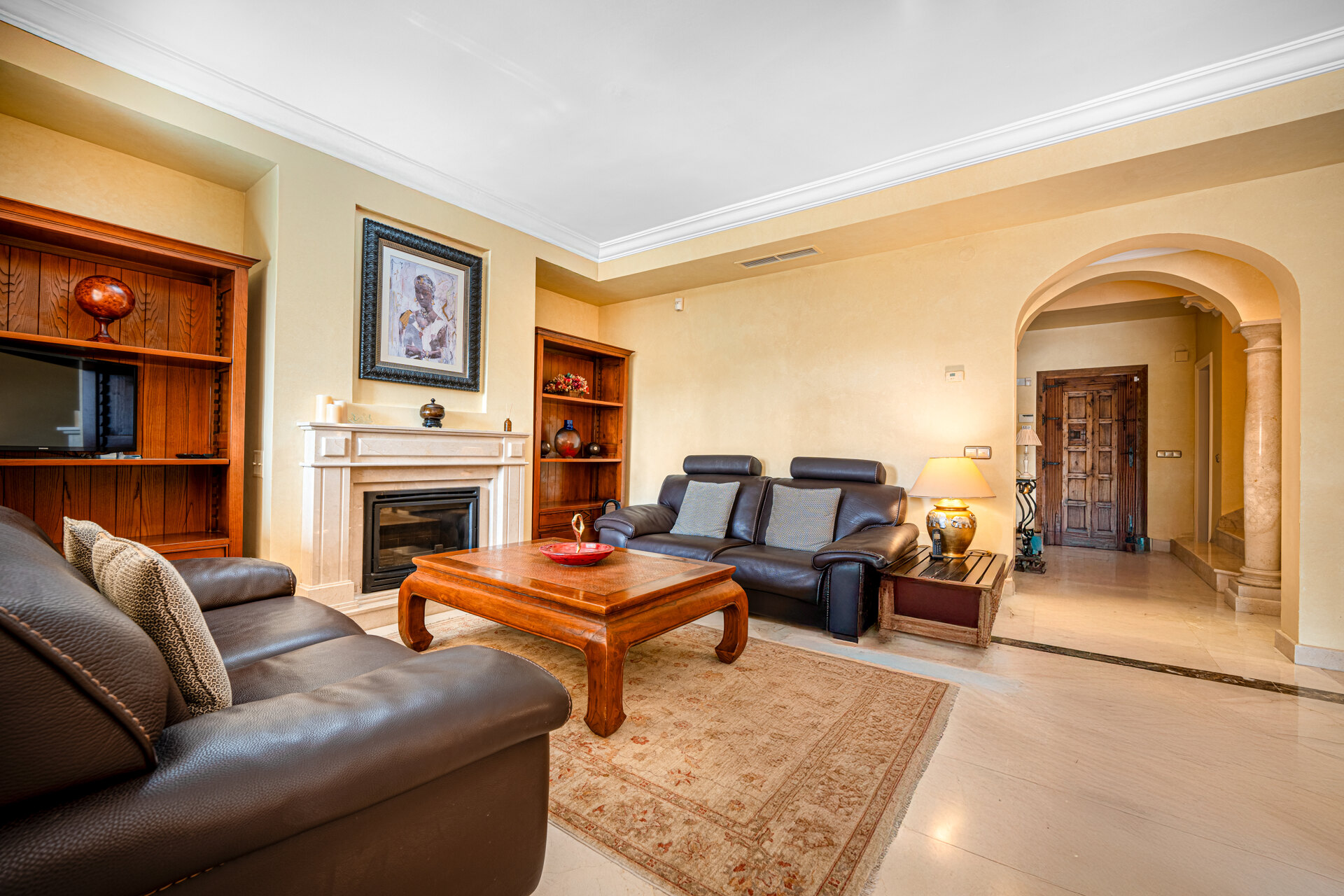 Stately townhouse in quiet & prestigious enclave