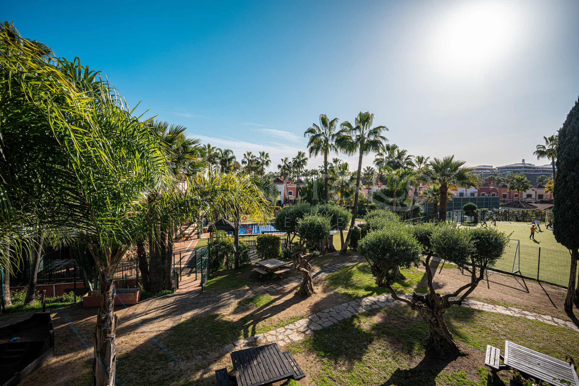 Casa adosada en enclave de élite, tranquilo y distinguido