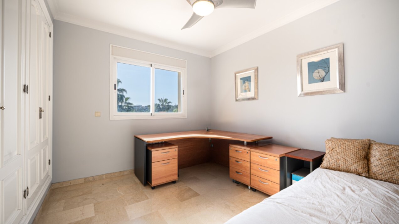 Stately 4 bedroom townhouse in quiet leafy streets in a renowned gated community is chic & welcoming