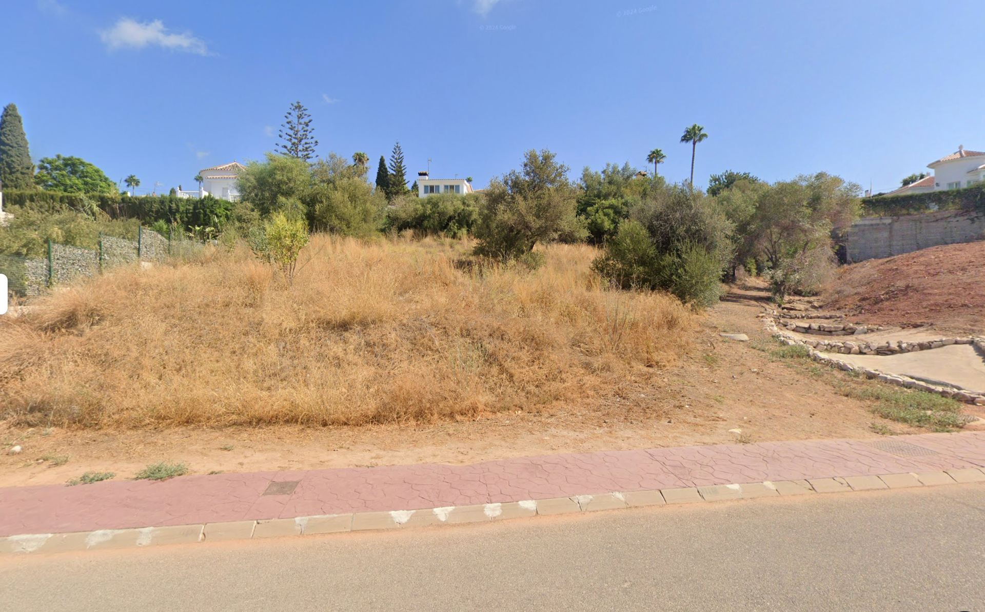 Parcela con luz verde para construir en Mijas – licencia incluida