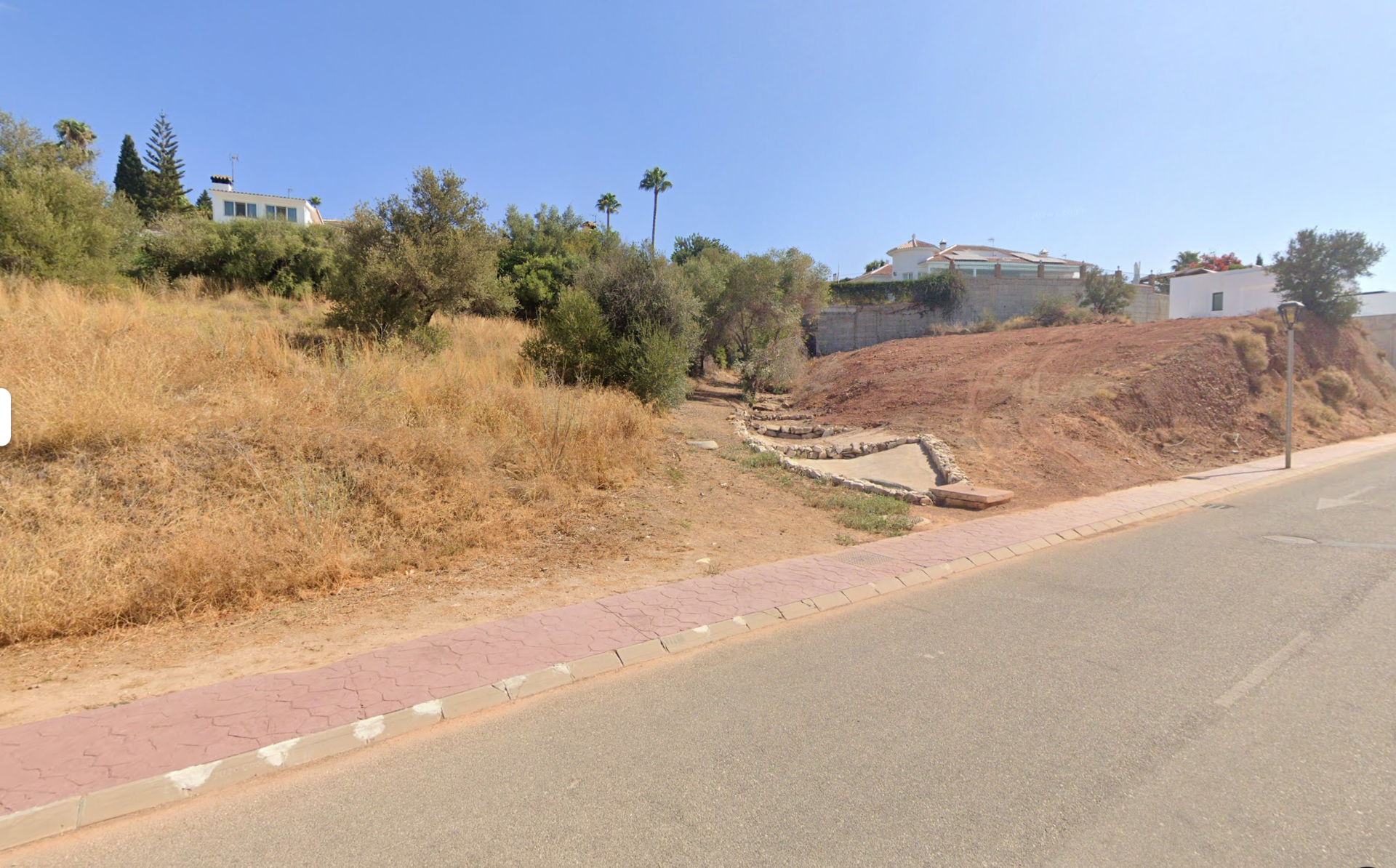 Parcela con luz verde para construir en Mijas – licencia incluida