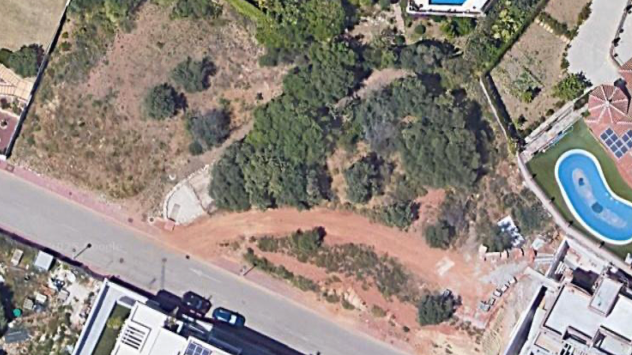 Fully licensed, construction-ready plot in Mijas