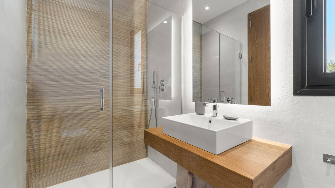 Elegant, chic and impressive - this 4 bedroom villa within a gated community embodies modernity