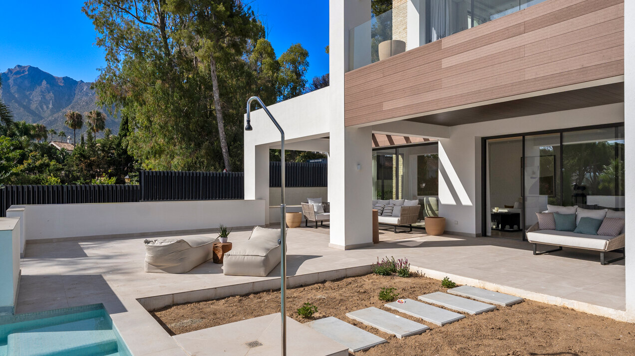 Understated elegant 4 bed villa nestled in luxury community on Marbellas Golden Mile