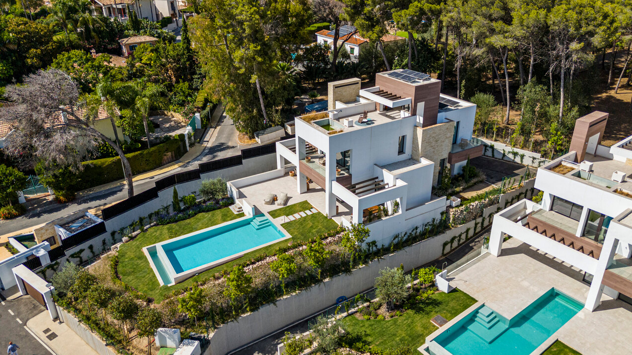 Understated elegant 4 bed villa nestled in luxury community on Marbellas Golden Mile