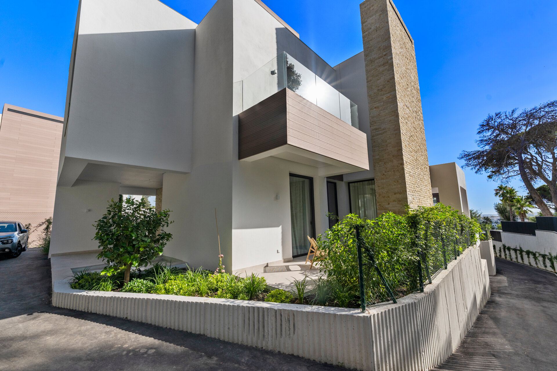 Understated elegant 4 bed villa nestled in luxury community on Marbellas Golden Mile