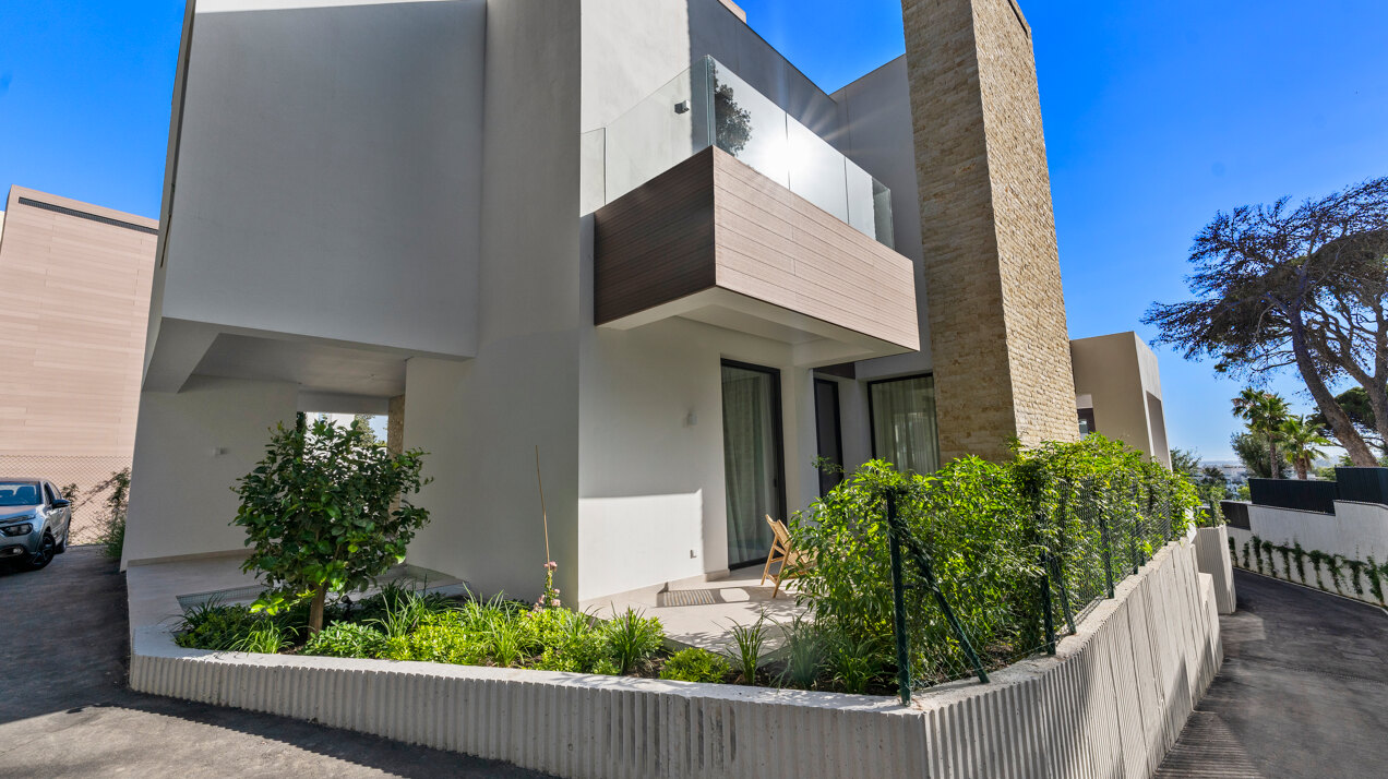 Understated elegant 4 bed villa nestled in luxury community on Marbellas Golden Mile